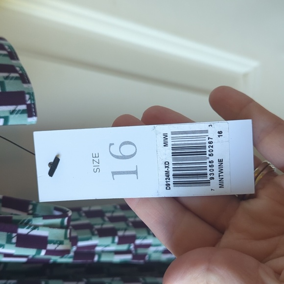 Donna Morgan Dress - Picture 2 of 8